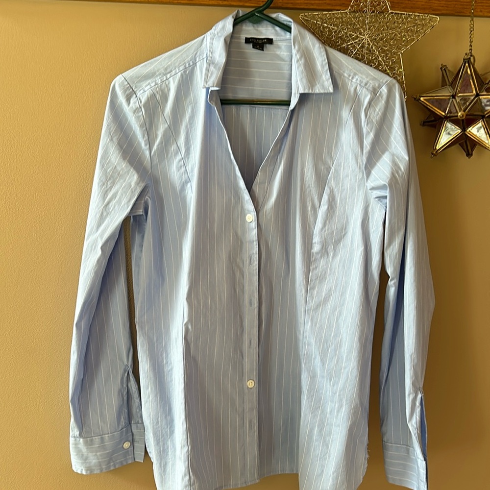 Anne Taylor semi fitted button up